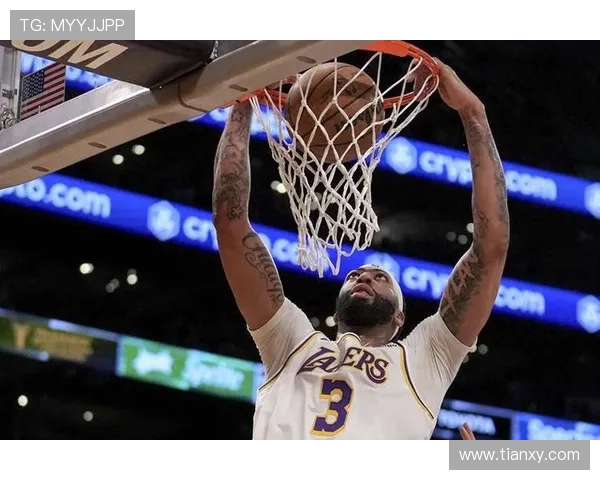 麦克丹尼尔斯全面爆发！35分钟内砍下25分4盖帽，助攻防两端全面发挥